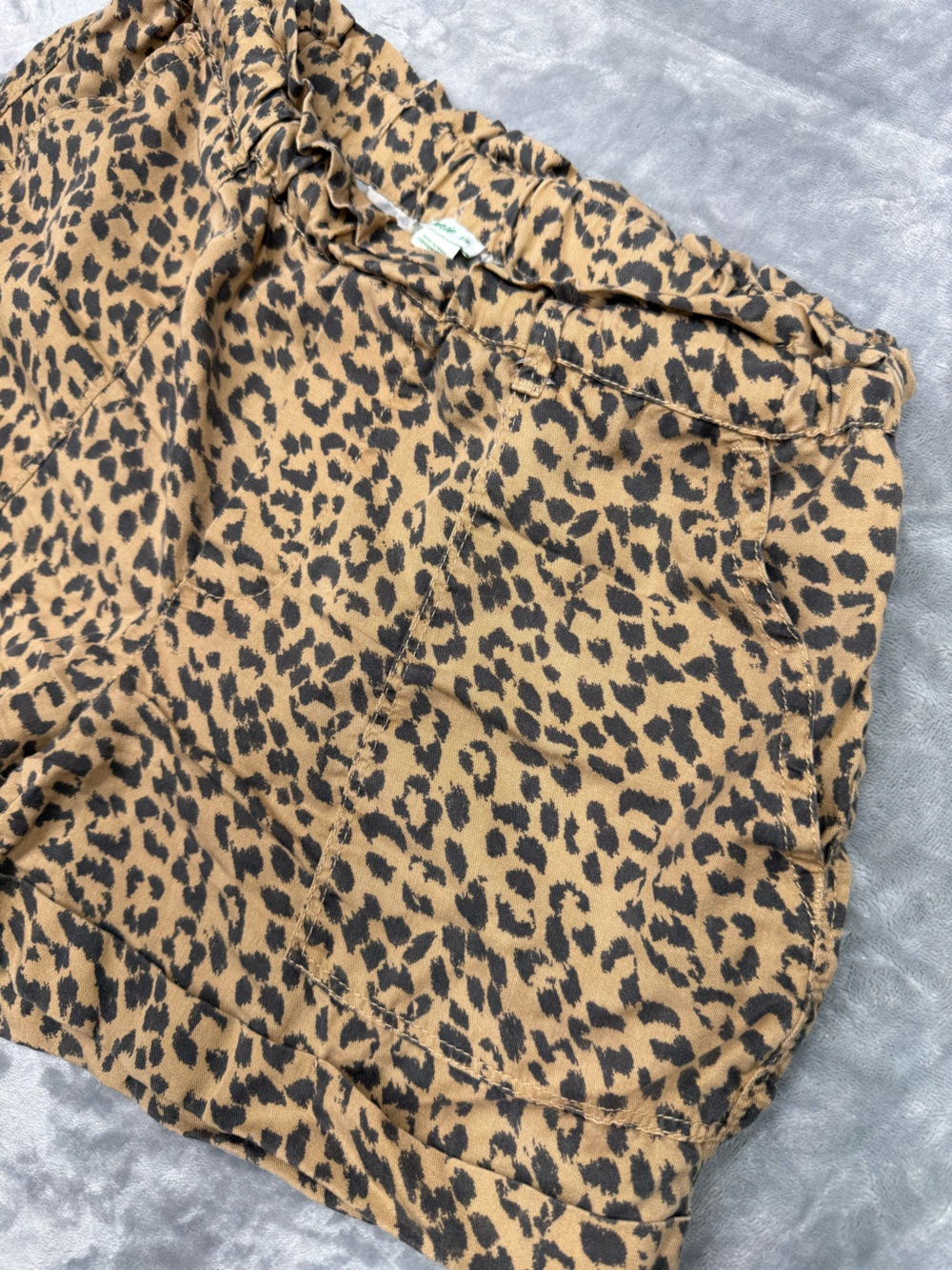 Aerie Leopard Print Elastic Waist Flowy Shorts with Pockets - Picture 2 of 8